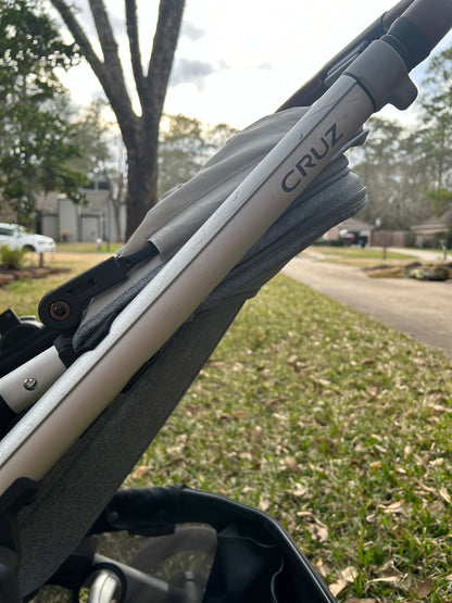 UB Cruz AirTag Holder